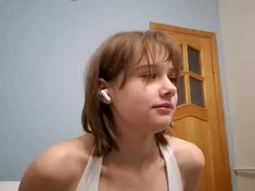 micasulejmanovski — Goal: Show my outfit - My name is Luna and I'm #18 year old and i am #shy #new #young girl with #skinny figure and it's my first day here [21 tokens remaining]