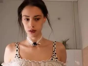 t_tragedienne — Goal: Tour on my body and show my outfit - I'm Helena, a little #shy about my #smalltits becuse i'm #18 years old, #young #new girl here [86 tokens remaining]
