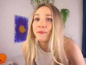 yuyukiss — Goal: Kiss on camera Hello everyone, it's my first day, I don't know what to write here, I just pressed the start button haha #young #18 #new #natural #teen [0 tokens remaining]