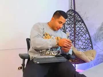 zanemaverick — Teasing you, my oily chest [200 tokens left] #muscle #bigcock #lovense #latino #athletic