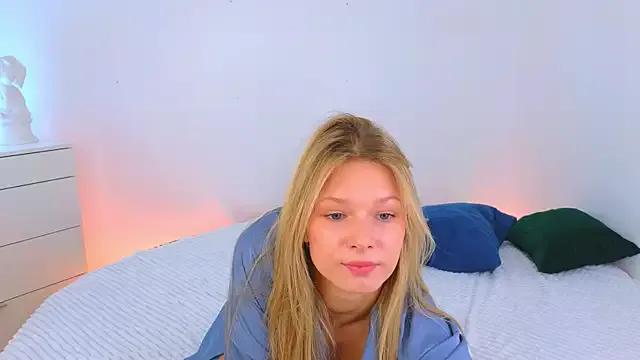_Katie_Dierse — play in panties and tease  with my pussy