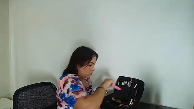 _Victoria_Collins —  Legs and boots show