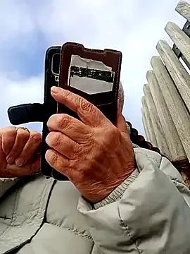 Hottie-Mom — I will warm you up! Let s play!