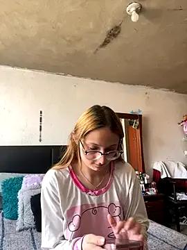 imariahot — Show asshole zoom + twerk!!