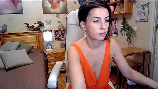 Kendra_Mom — #squirt#dirtytalk#spankpussytitsface