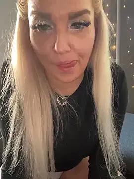 MIA-XXX — Squirt with orgasmus