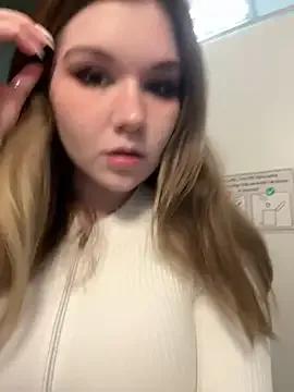 PumaShyXD — OPEN DOOR IN PUBLIC TOILET