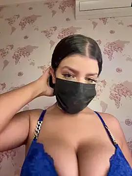 shanelle0 — Oil in m'y boobs